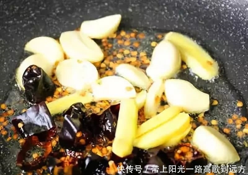 正宗香菇焖鸡做法,鲜香美味又营养