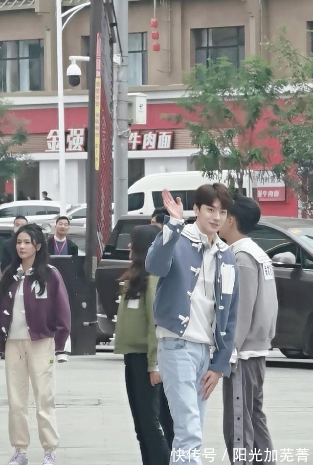 搞笑|《奔跑吧黄河篇2》第二轮路透照曝光,巩立姣单手拎白鹿太搞笑!