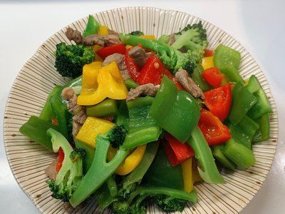 芹菜清爽，豆皮外酥内软，整道料理非常清爽好吃！