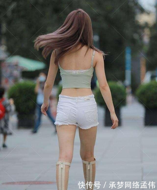 搭配|经典简约的连衣裙,非常适合时尚美女的日常穿搭,穿出你的品位