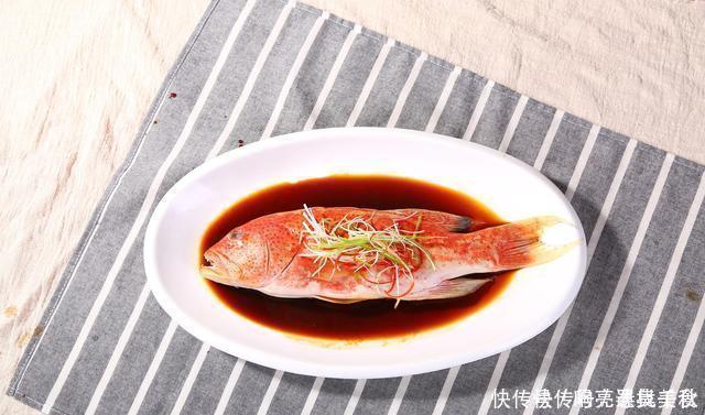 “龙虾过桥东星斑”正确做法,记住这3个技巧,做出来不比饭店差