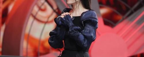 张靓颖人气不敌小鲜肉？王牌镜头被剪不爽，发文暗讽王牌节目组