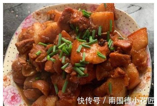 秋季吃板栗，和它一起吃，红亮软糯，拌米饭最好吃，老妈差点吃撑