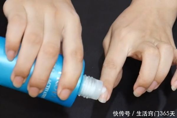 过期的口红不要扔,涂在纸巾上这样用,太厉害了,一年能省不少钱