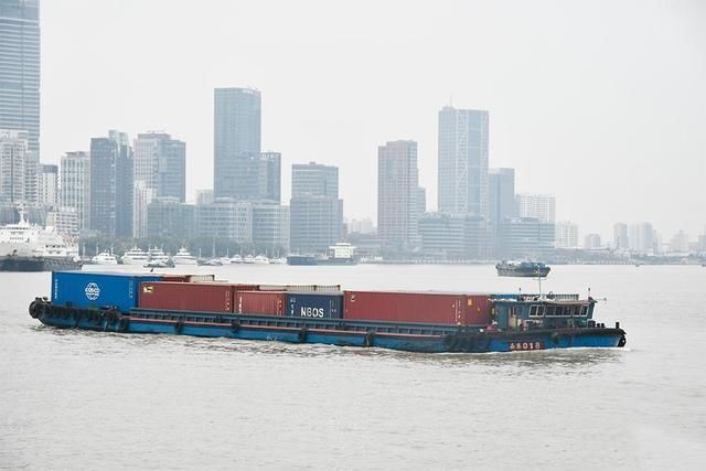 行驶|浦江趣闻 每天行驶在滔滔黄浦江的各种航船 无奇不有