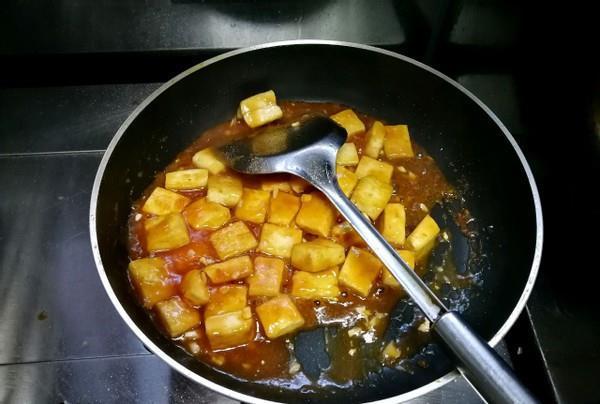 肉也贵，青菜也贵，还是在家吃豆腐吧，2块钱做一盘，真是实惠