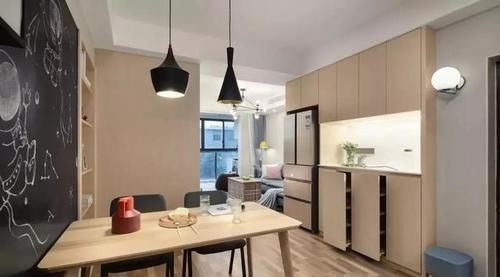 设置|入户门直对着餐桌,又没办法隔断,怎么办?