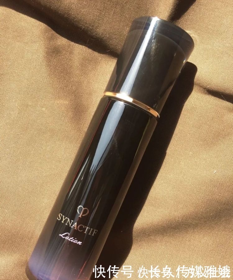 提取 她给粉丝推荐几十块钱的平价产品,浴室里用的却是万元面霜?