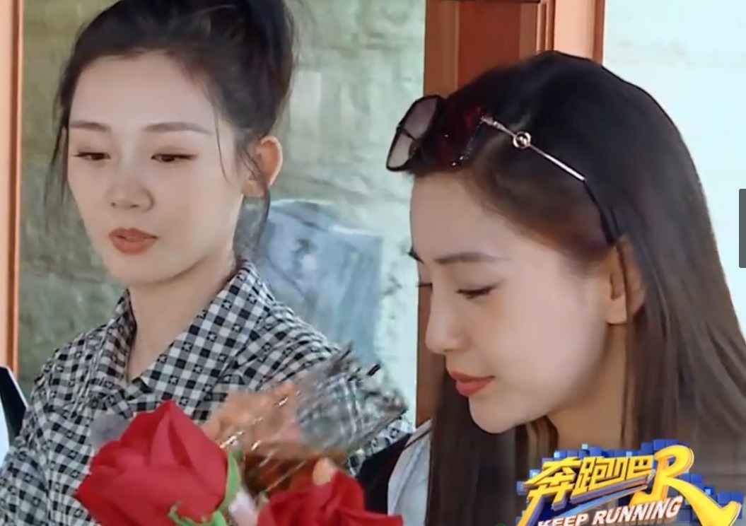 本以为苗苗长相一般,当她和baby同框时,才知道是郑恺眼光有多好