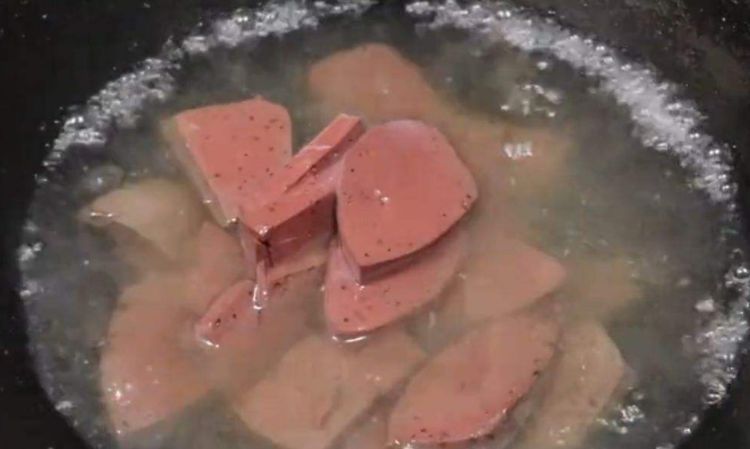 猪血切了就炒,难怪不好吃!炒前多加一步,猪血不硬不易碎没腥味