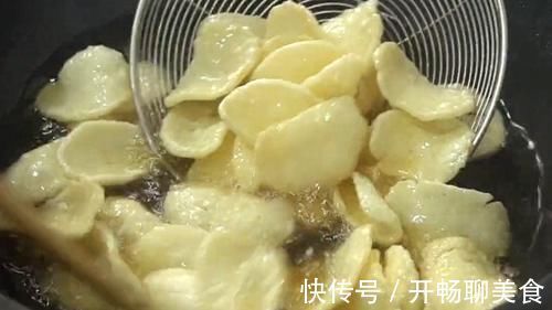 想吃薯片不要买了，用4个土豆做一锅，20秒出锅，放一个星期还脆