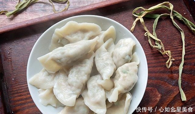 冷天,我常买它包饺子,泡好切碎拌进肉馅里,脆嫩鲜美,吃着真香