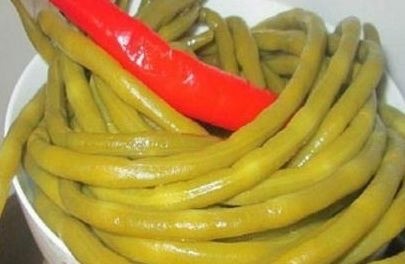 酸豆角是不用焯水，许多人都弄错了，难怪泡的不脆不酸不爽！