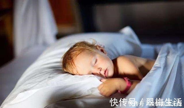 宝妈|宝宝睡觉时三个烦人的“怪癖”,却是爱妈妈的表现,你发现几个