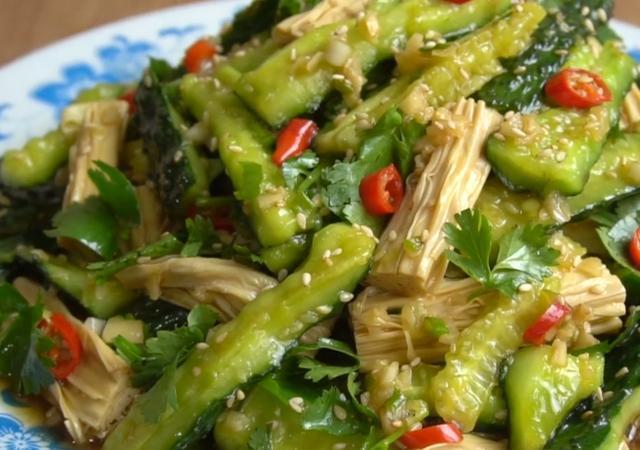 黄瓜和腐竹真是绝配，简单2步做一盘开胃菜，热天拿肉也不想换