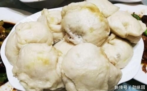 饭馆|南方人在东北饭馆吃饭,刚开始嫌菜少,端上来后感觉头大了