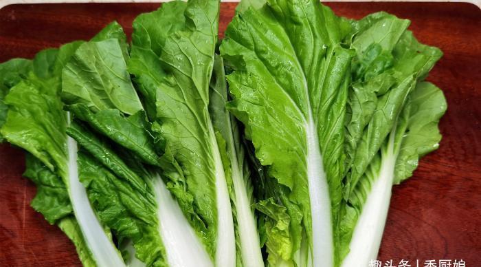 秋天|秋天,宁可不吃肉,此碱性蔬菜要多吃,钙含量极高,炖豆腐超级香