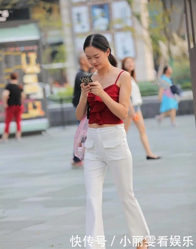 时髦|梦回当初的“喇叭裤”,时髦又遮肉,成为腿粗的“克星”!