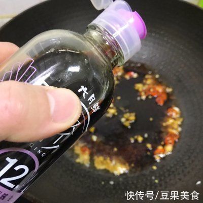 生菜不炒才更好吃，3分钟就能搞定，脆嫩爽口，上桌就被抢光