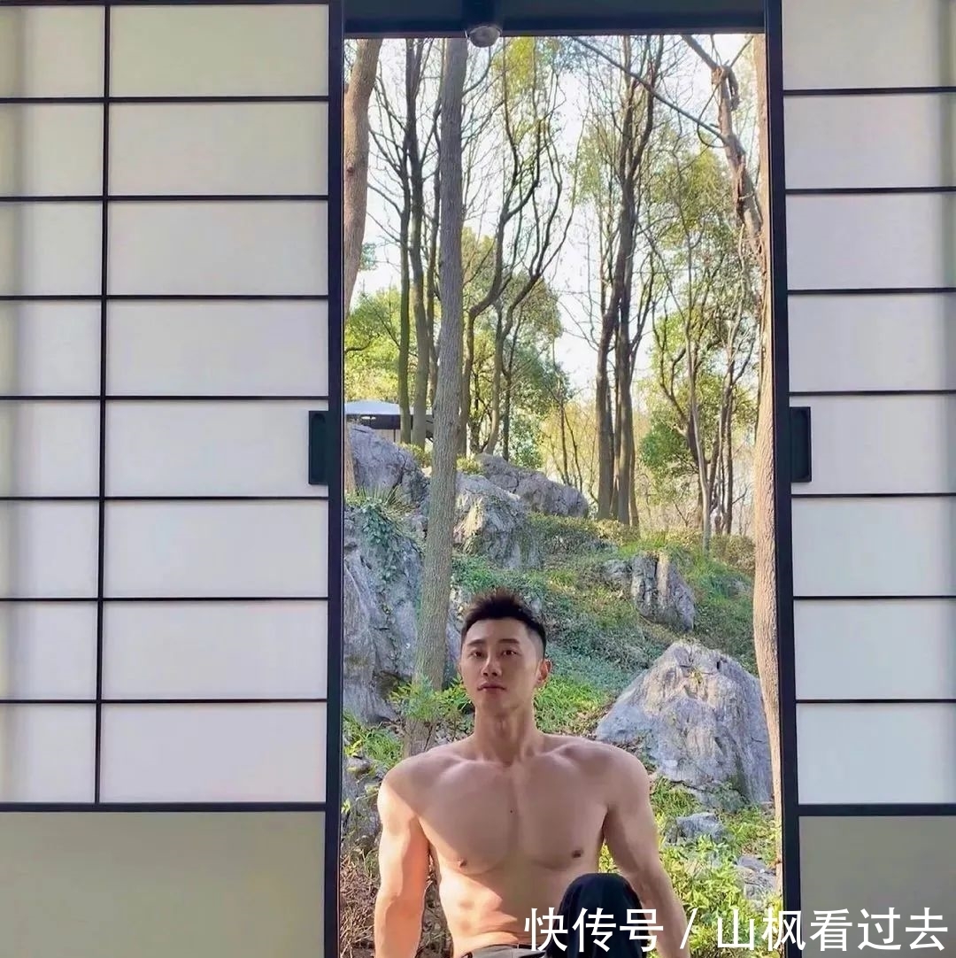 网红|拥有倒三角腱子肉的网红博主,这身材爱了!