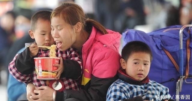 张爸爸|老公喜欢儿子,老婆却生了10个女儿,网友表示:命中注定当岳父