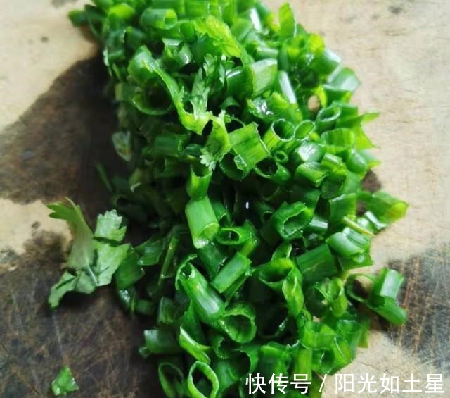 腊肠炒饭|腊肠炒饭,简单营养又好吃!