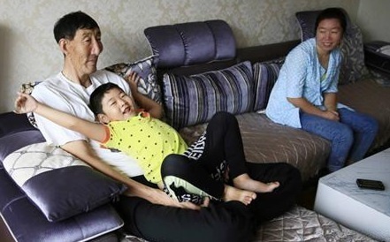 鲍喜|我国第一巨人鲍喜顺,不顾医生劝阻生下孩子,如今怎样了?