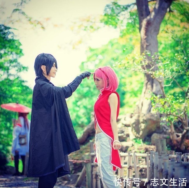 面对镜头|夫妇变闺蜜?一家三口玩cosplay,结果爸爸成了女装大佬