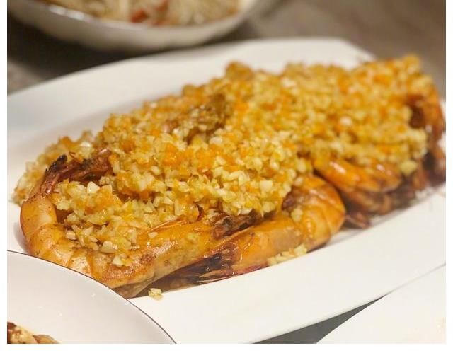 林更新下廚做了一桌菜，獲56萬人點贊，網(wǎng)友：確實可媲美家庭主婦