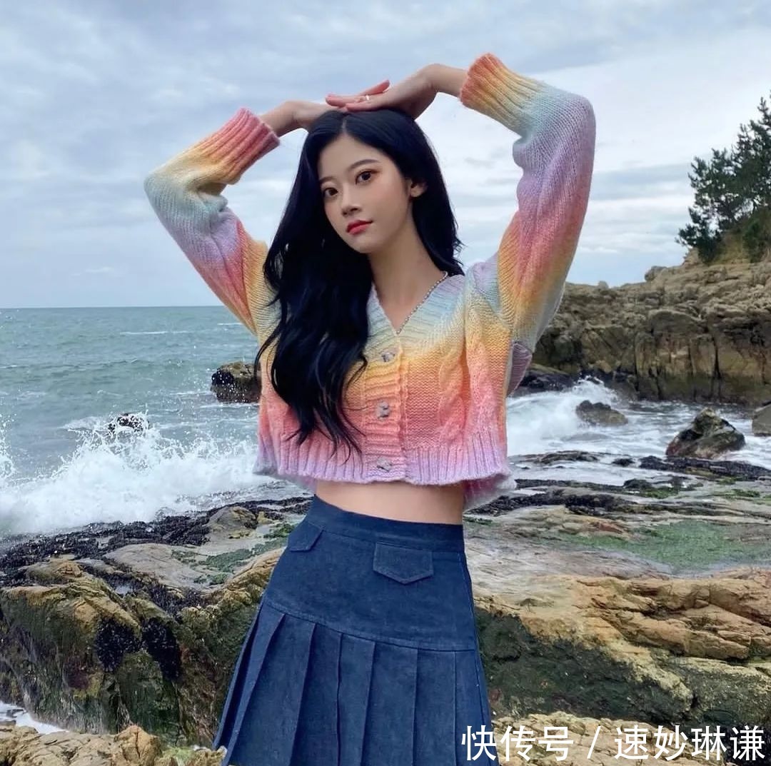 短上衣 + 高腰下装,今春流行这么穿