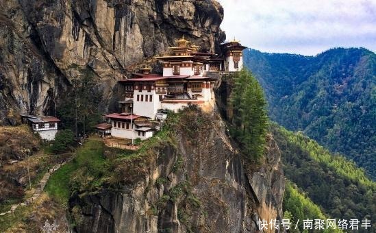 我国很多古寺都建在峰顶，想想修建难度就很大，到底怎么做到的？