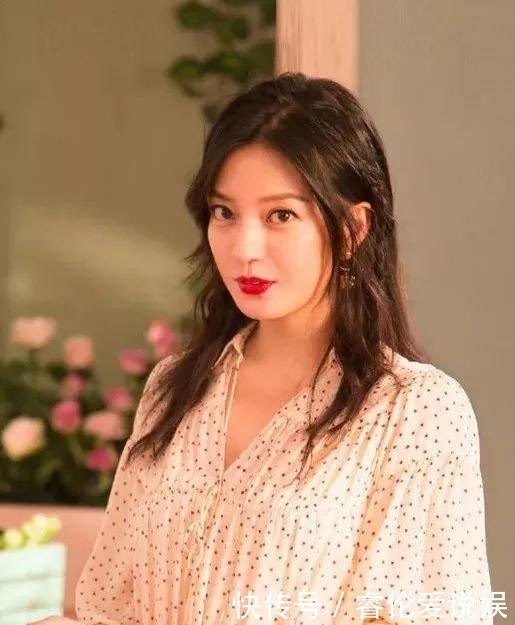 有气质|女人别再披头散发了,很显老!今年流行这5款发型,时髦有气质