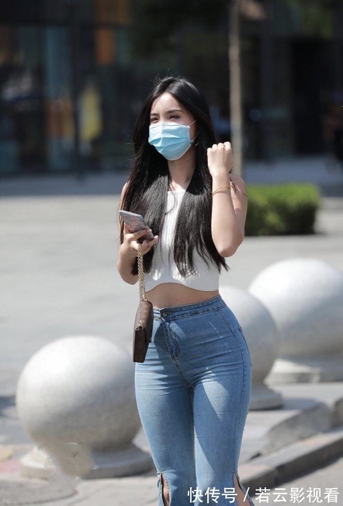 裤子 姐姐就要追求“瘦”,穿紧致牛仔裤富态又大气,气质到骨子里
