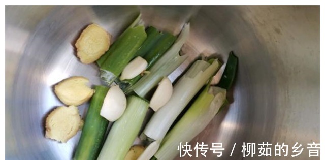 五香粉|教你在家做酥焖带鱼，只要掌握这个小技巧，做出来不柴，还很入味！