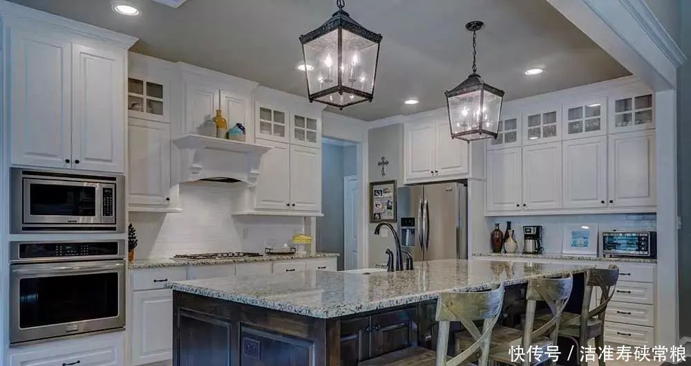 不能放进微波炉的10种东西，很多人第一个就弄错了，太危险了