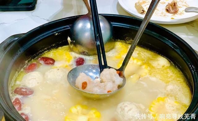 驱走|鸡肉细腻猪肚弹脆,驱走冬日的寒气,只要这锅猪肚鸡就够了!