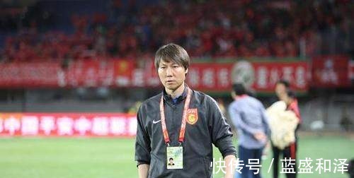12强赛|6场仅输两场,伊拉克主帅主动辞职,年薪800万的李铁却依旧在坚守!