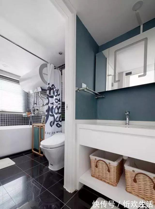 装修|卫生间装修不要贴瓷砖了,如今有钱人都喜欢这样装,太聪明了!