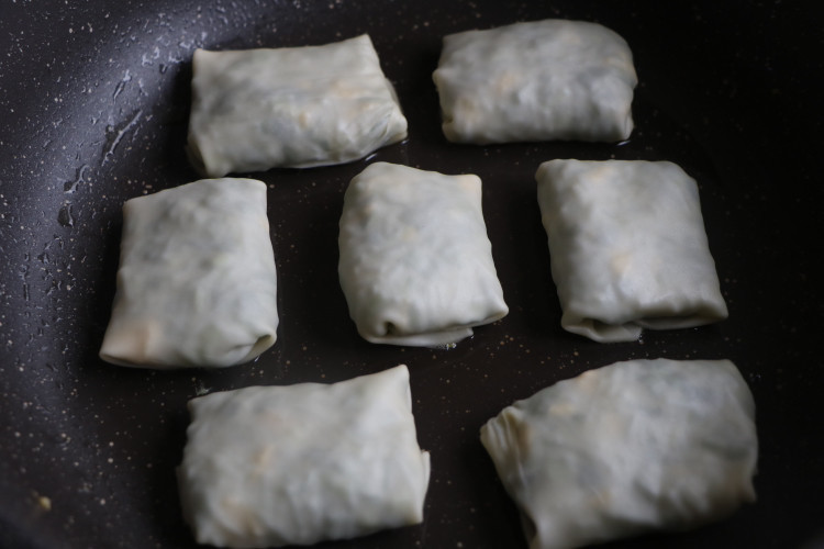 好吃|一把韭菜5斤饺子皮,做懒人早餐,比韭菜盒子好吃,一口气吃10个