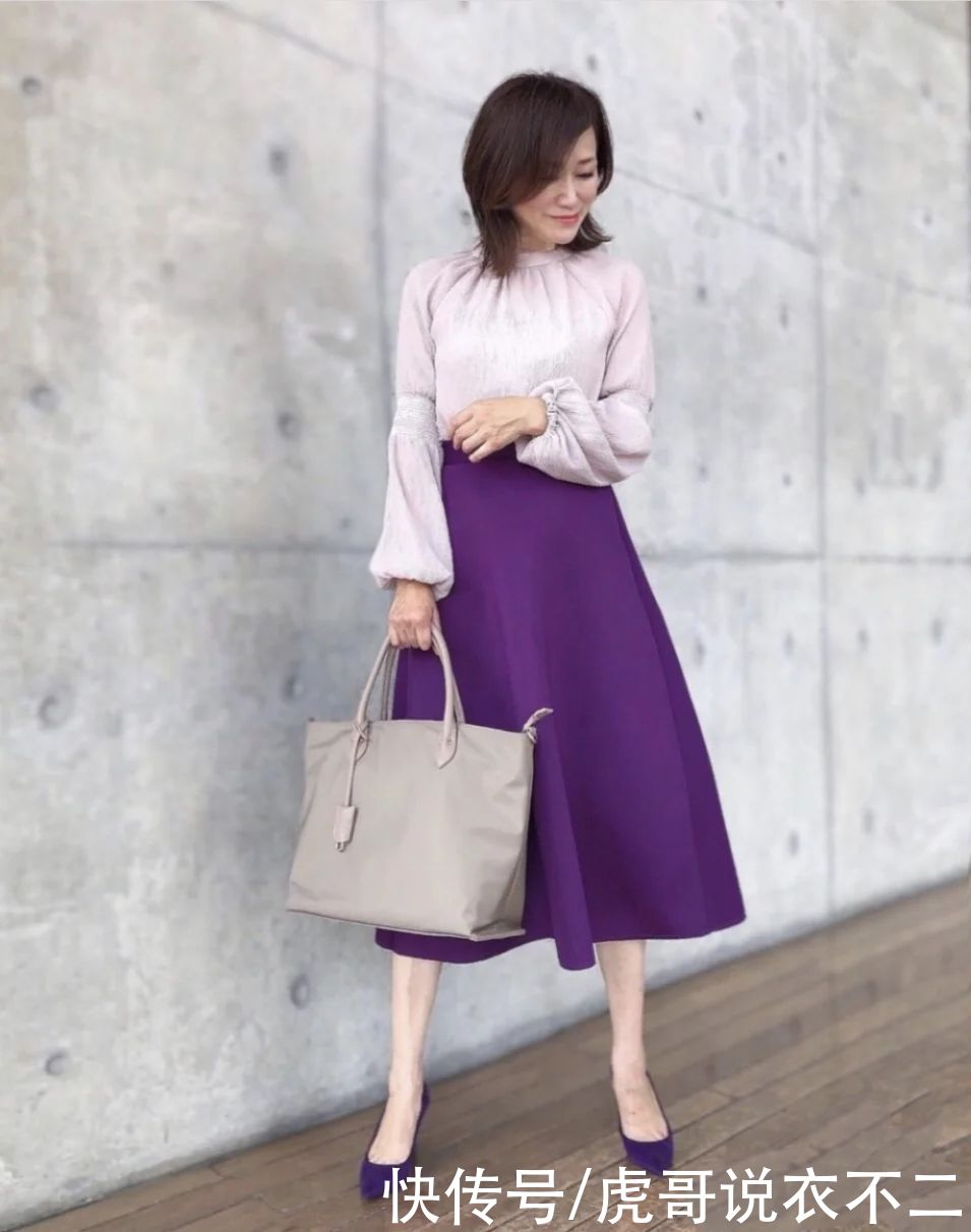 50岁女人冬季穿衣要年轻点，看日本博主示范，每一套都好优雅