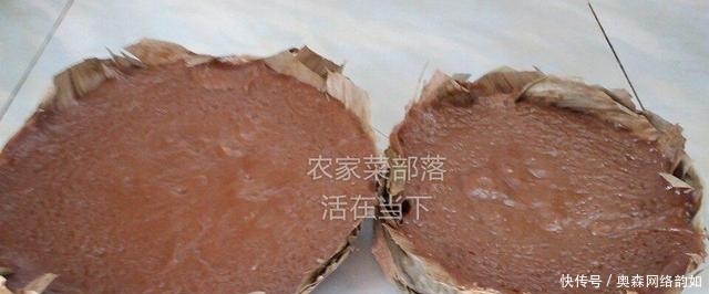 倒入|糖水倒入糯米粉, 大火蒸60分钟, 地道的年糕就做好了!