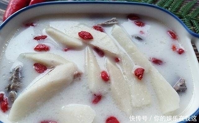 健脾|这汤我家里每三到五次做一次。颜色是乳白色的。健脾养胃