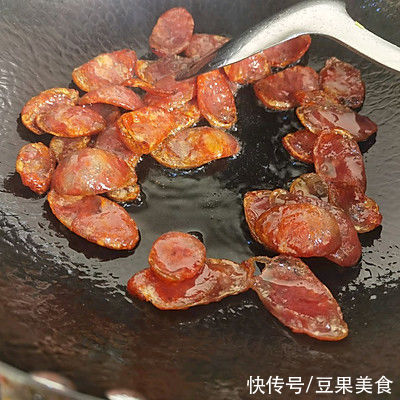 做法|蒜苗炒腊肠最好吃的做法，就在这里了