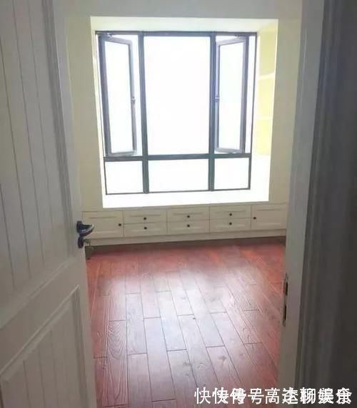 浅色|不到20㎡的卧室,媳妇硬是隔出个衣帽间和书房,实用极了,晒晒!