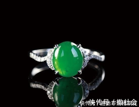 马鞍形 翡翠的款式之多,你知道你适合什么样的翡翠戒面吗