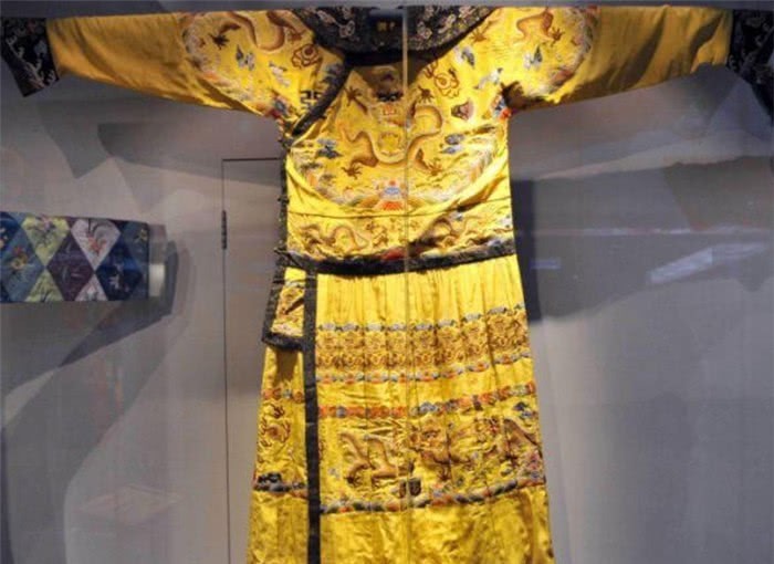 古代|中国古代龙袍几十年都不会洗一次?难道味道不会很大吗?