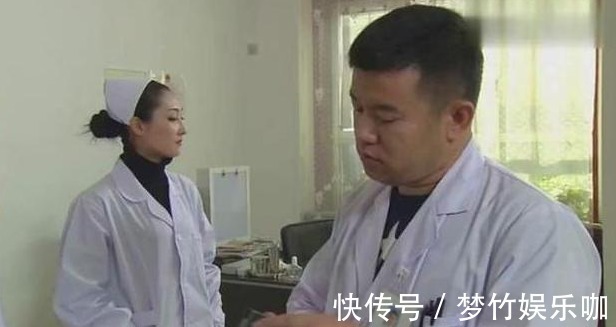 巴掌|90后宝妈顺产时疼得大叫,陪产丈夫直接扇一巴掌,医生:你出去