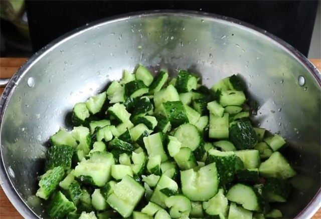 油泼辣子|凉拌黄瓜，很多人第一步就错了，做法技巧告诉你，脆爽入味又好吃