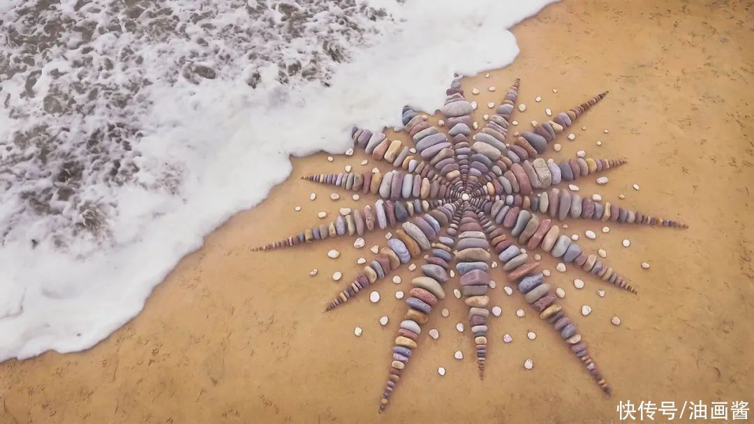 陆地|堆石头的艺术家又来了,最新作品艺术感更强,治愈强迫症