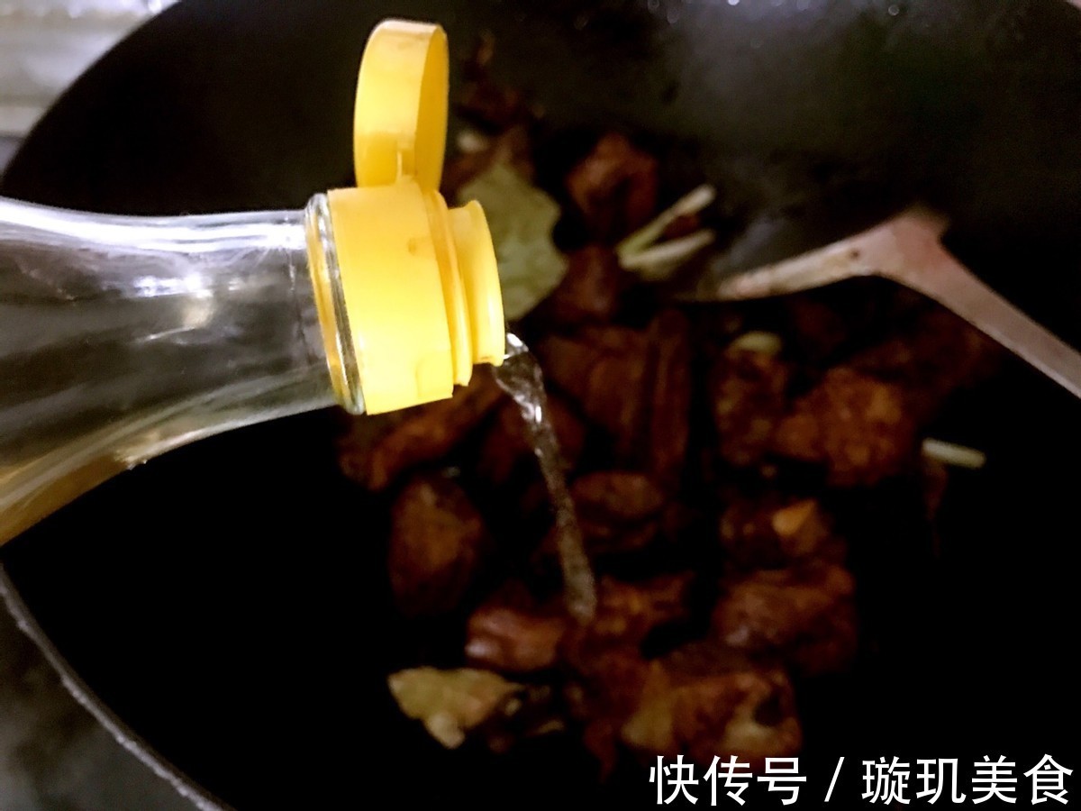 红烧排骨|家常版红烧排骨,做法简单,鲜香入味,好吃到舔手指